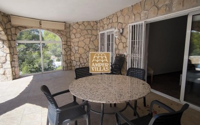 Красивая и просторная средиземноморская вилла с большими террасами.